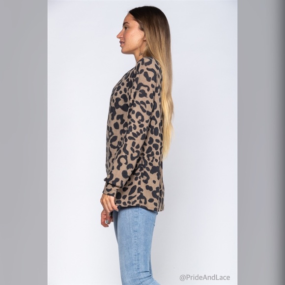 LAST 1️⃣ MOCHA ANIMAL PRINT DOLMAN SLEEVE KNIT TOP - Picture 2 of 5
